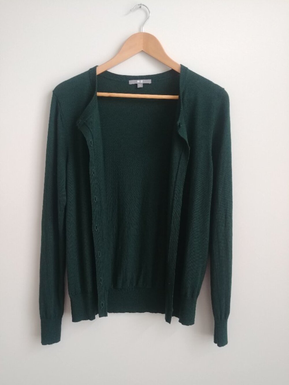 Uniqlo 100% wool lightweight dark forest green cardigan sweater Large runs small